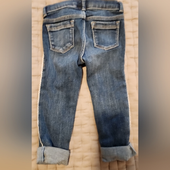 Toddler girl jeans with eyelet trim - Picture 3 of 4